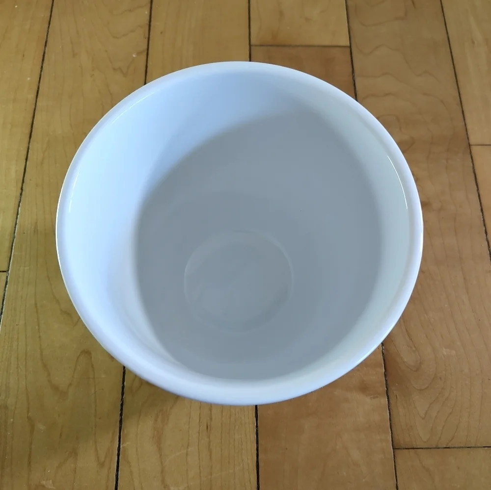Our Table Simply White Ramen Noodles Ceramic Bowl With Partitioned Lid - Picture 4 of 6